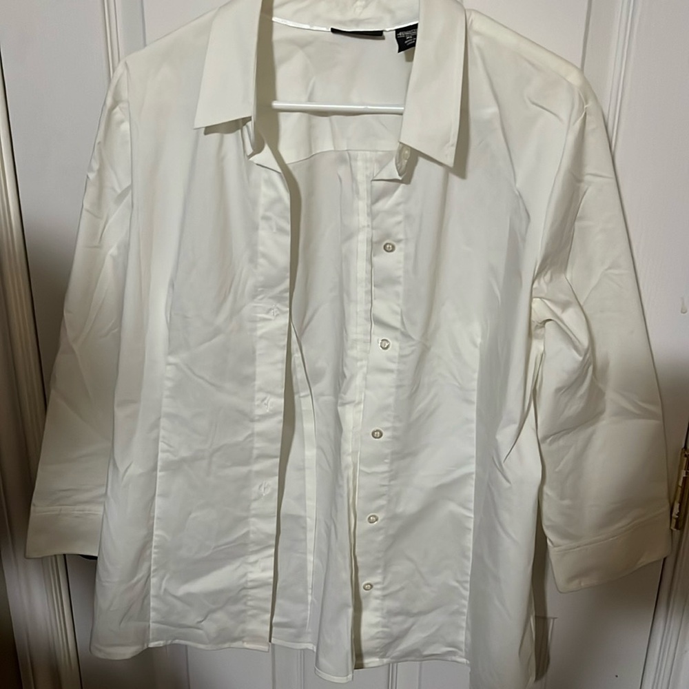 Women’s size XL 3/4 sleeve button up dress shirt